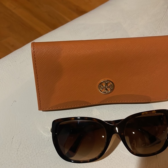 Tory burch sunglasses - Picture 3 of 3